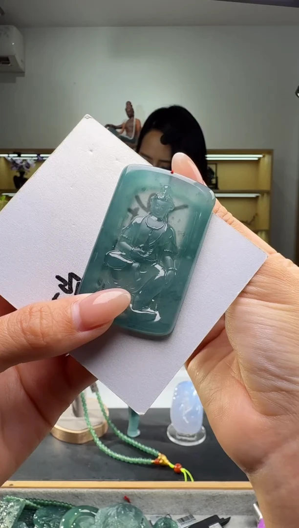 吊坠(赠链)未镶嵌翡翠观音（多样性发其一）