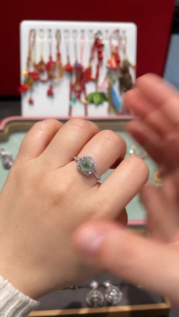 颈饰银S925镶嵌翡翠戒指