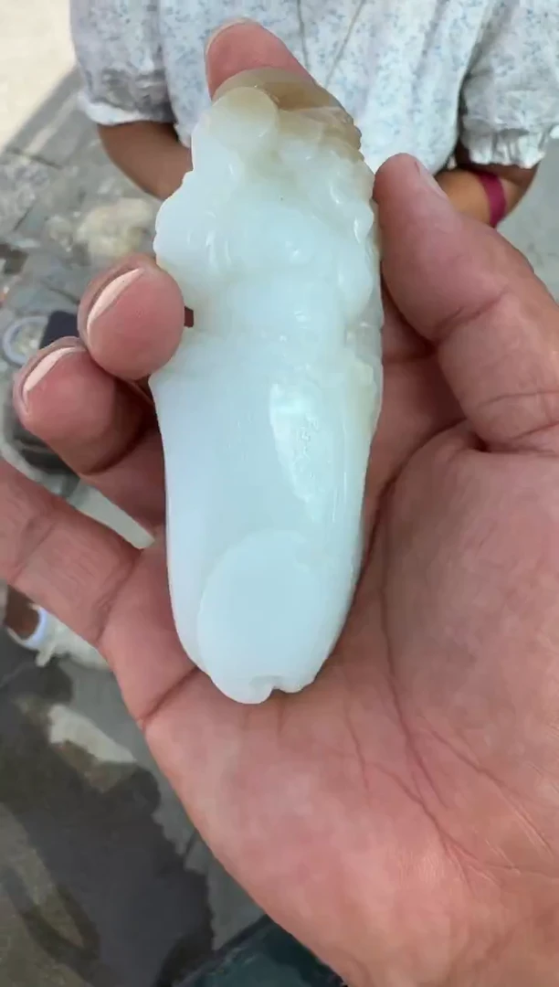 未镶嵌和田玉（糖玉）挂件和田玉