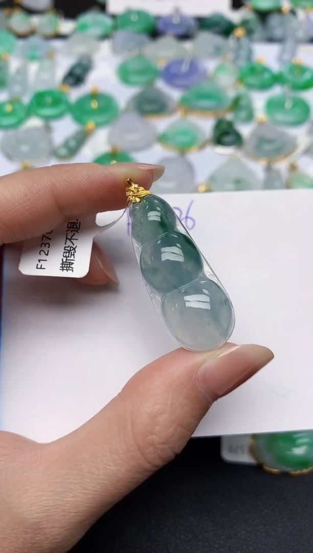 颈饰18K金镶嵌翡翠 天然缅甸A货翡翠百元以上9元证书费自理