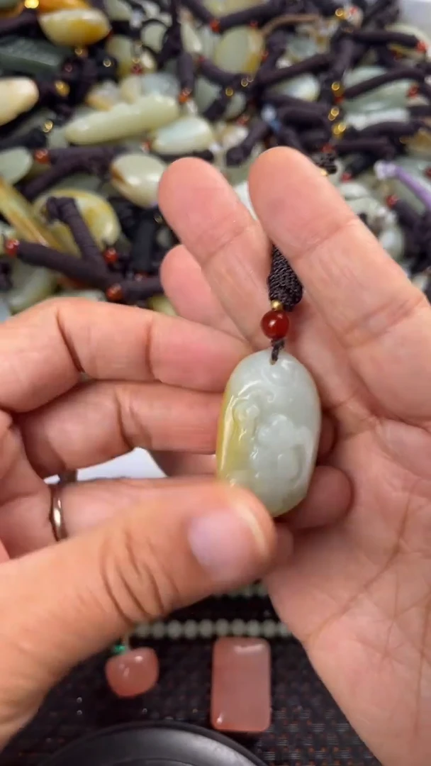 【闪购商品】和田玉颈饰未镶嵌多样性发货没有证书拍一发一有瑕