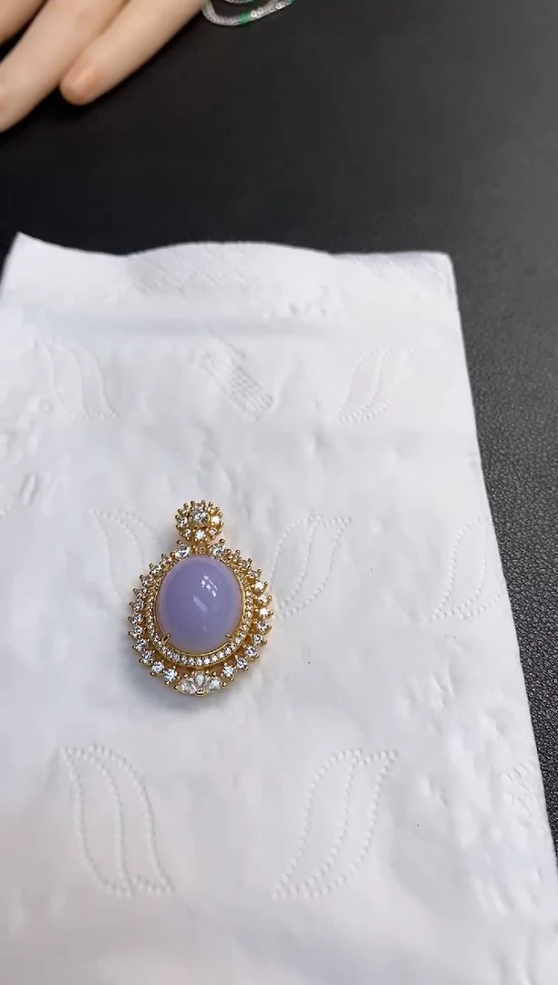 吊坠(不含链)18K金镶嵌翡翠鸽子蛋