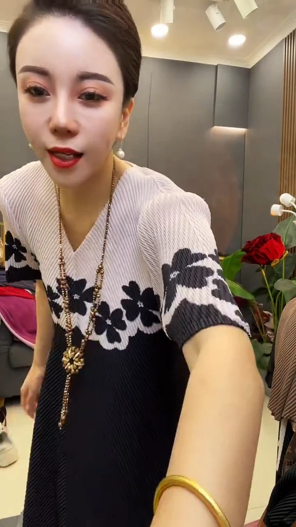 聚酯纤维（涤纶）山茶花裙