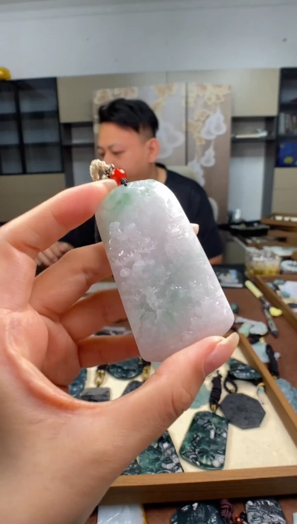 颈饰未镶嵌翡翠 多样性发其一