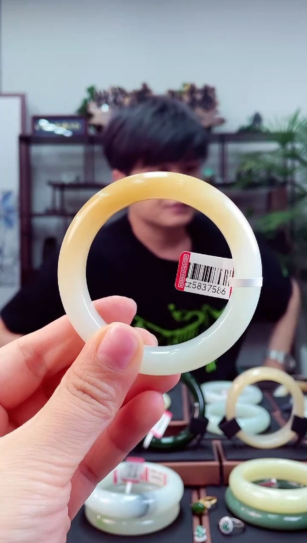 和田玉手镯未镶嵌53糖白5837586