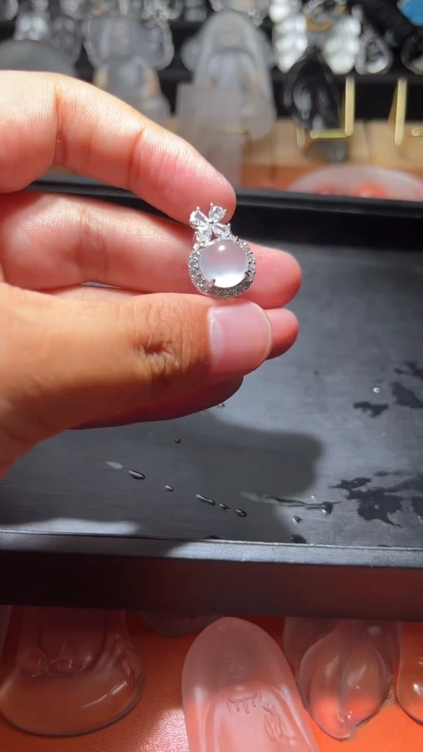 石英质玉未镶嵌颈饰无