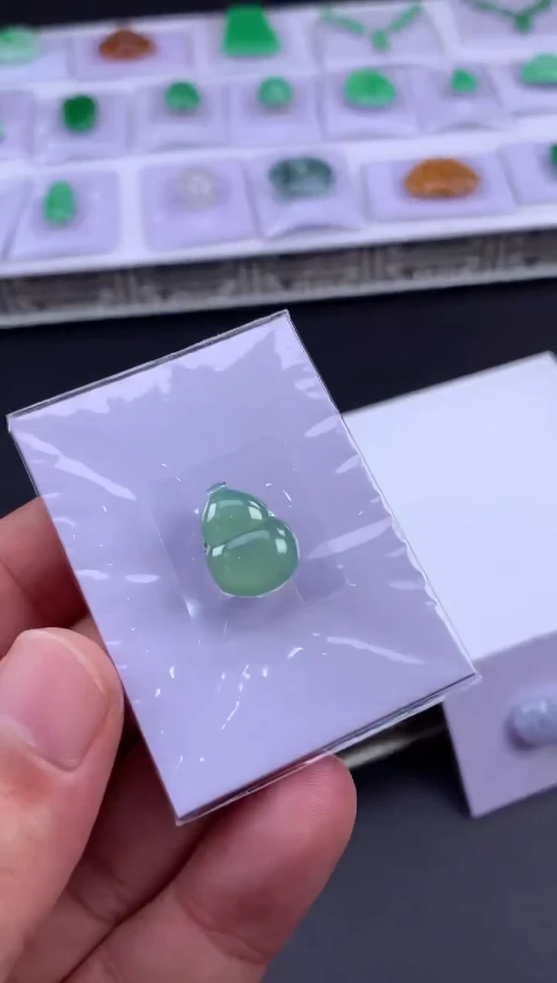 未镶嵌定制翡翠L*翡翠