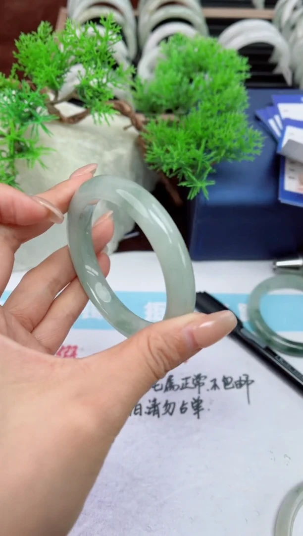 【闪购商品】石英质玉手镯未镶嵌237