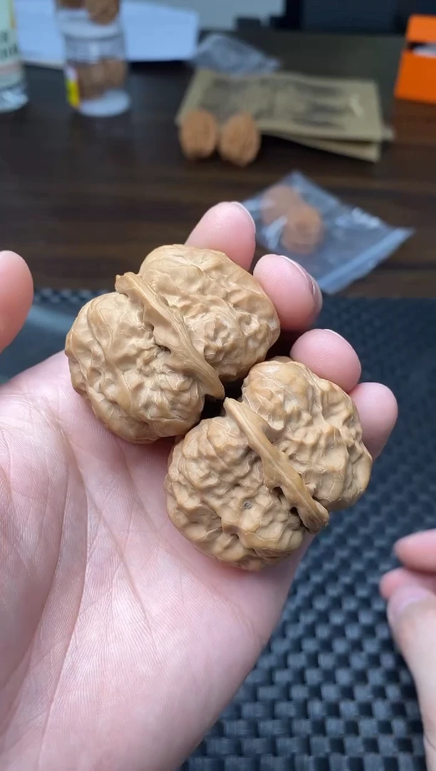 把件文玩核桃微修蛤蟆头边41尺肚45尺（46.2克）