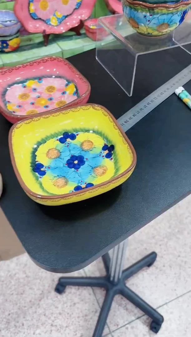 瓷四方深碟两只5.8粉黄