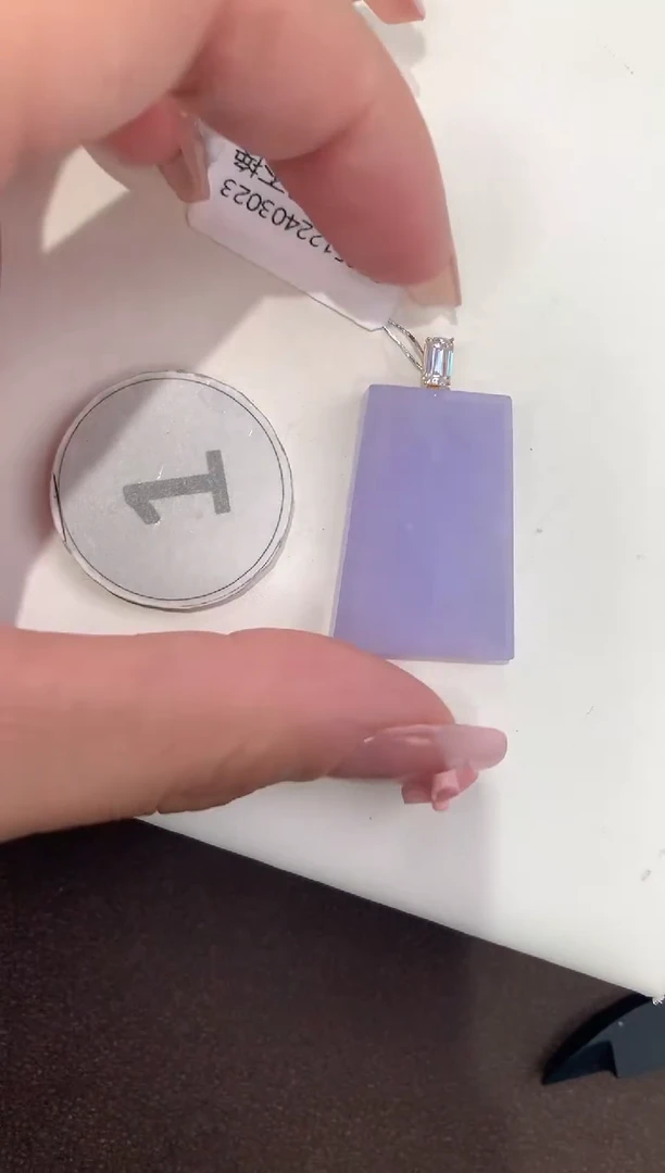 颈饰18K金镶嵌翡翠天然缅甸a货翡翠