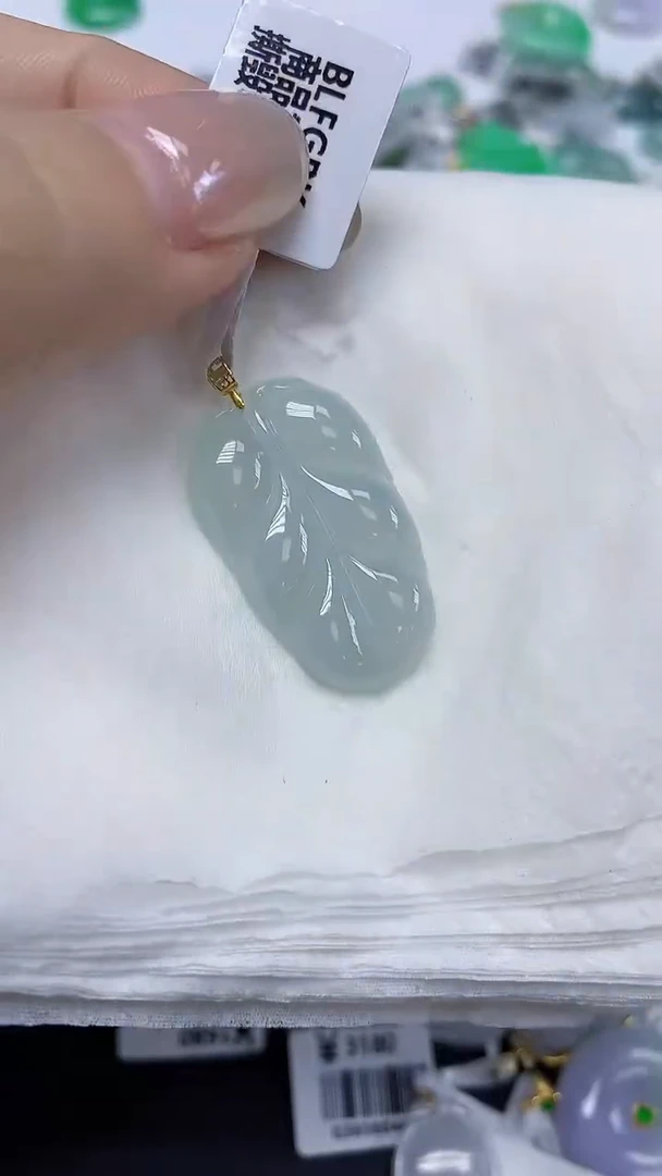 翡翠18K金镶嵌颈饰天然缅甸翡翠A货