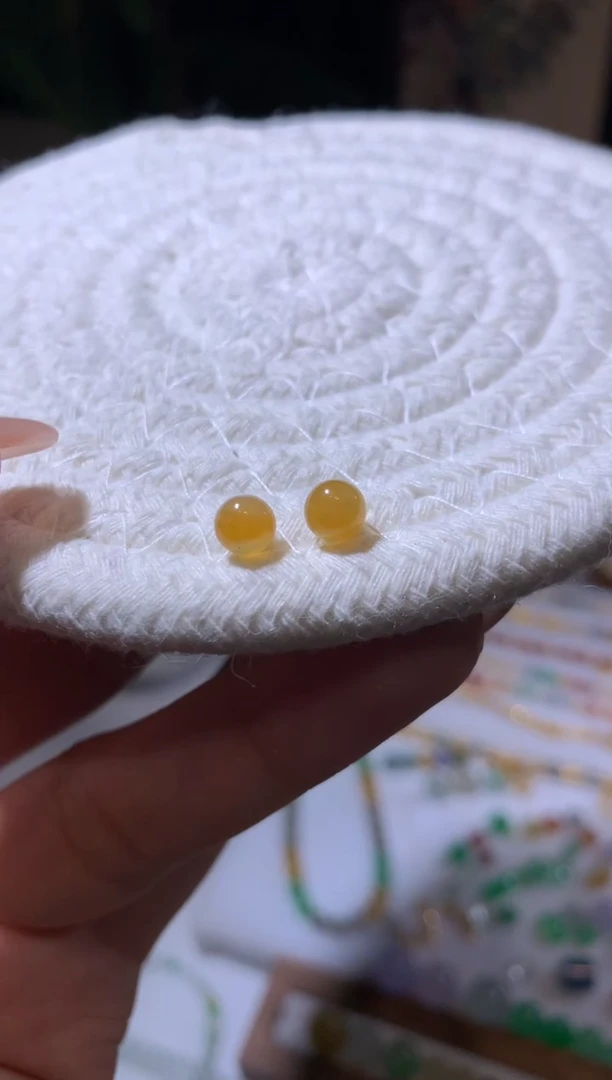 未镶嵌定制翡翠5.3卡珠子2个