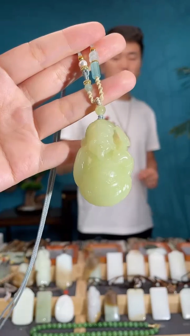 颈饰未镶嵌和田玉1