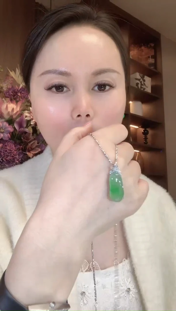 吊坠(不含链)18K金镶嵌翡翠C84