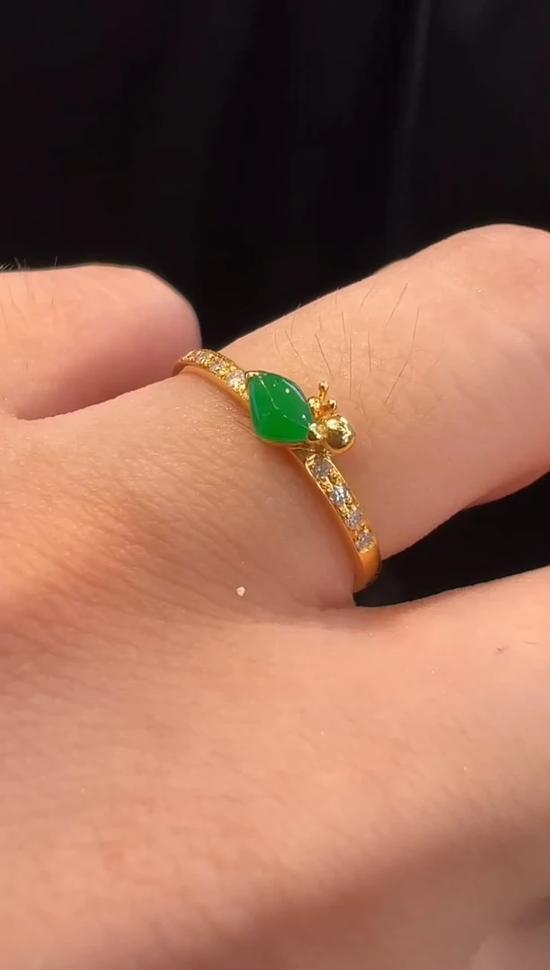 18K金镶嵌戒指翡翠戒指