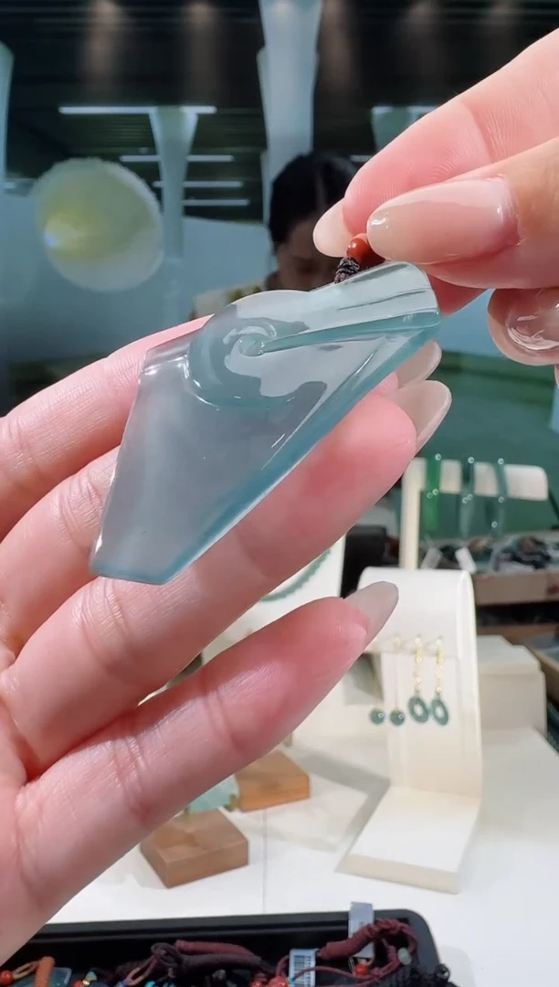 翡翠未镶嵌吊坠(不含链)形意