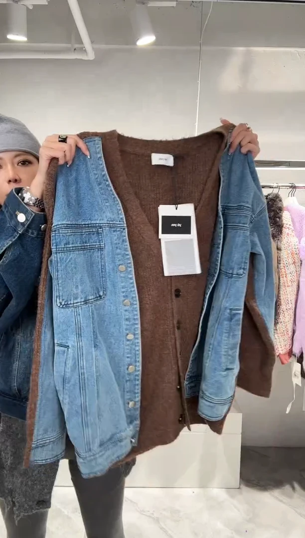 v****️拼牛仔毛衣开衫 399元