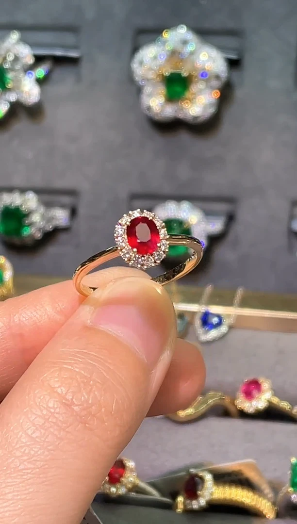 红宝石戒指18K金镶嵌无烧鸽血红0.63ct