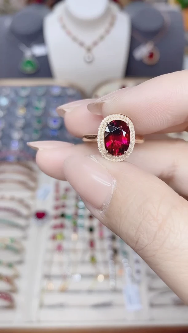 18K金镶嵌碧玺戒指碧玺.