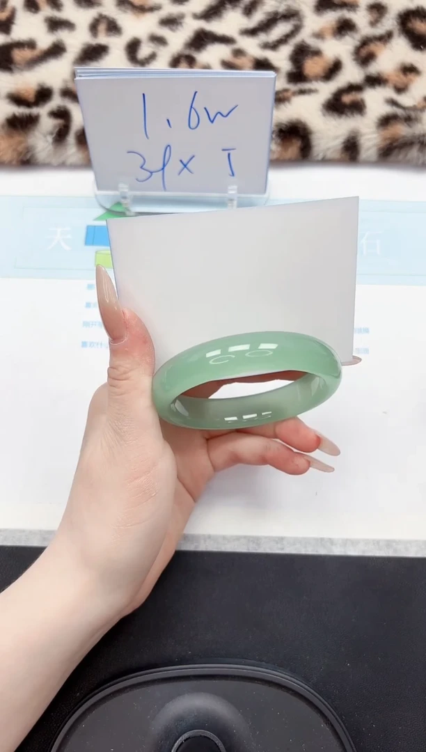 【闪购商品】石英质玉手镯未镶嵌214-59