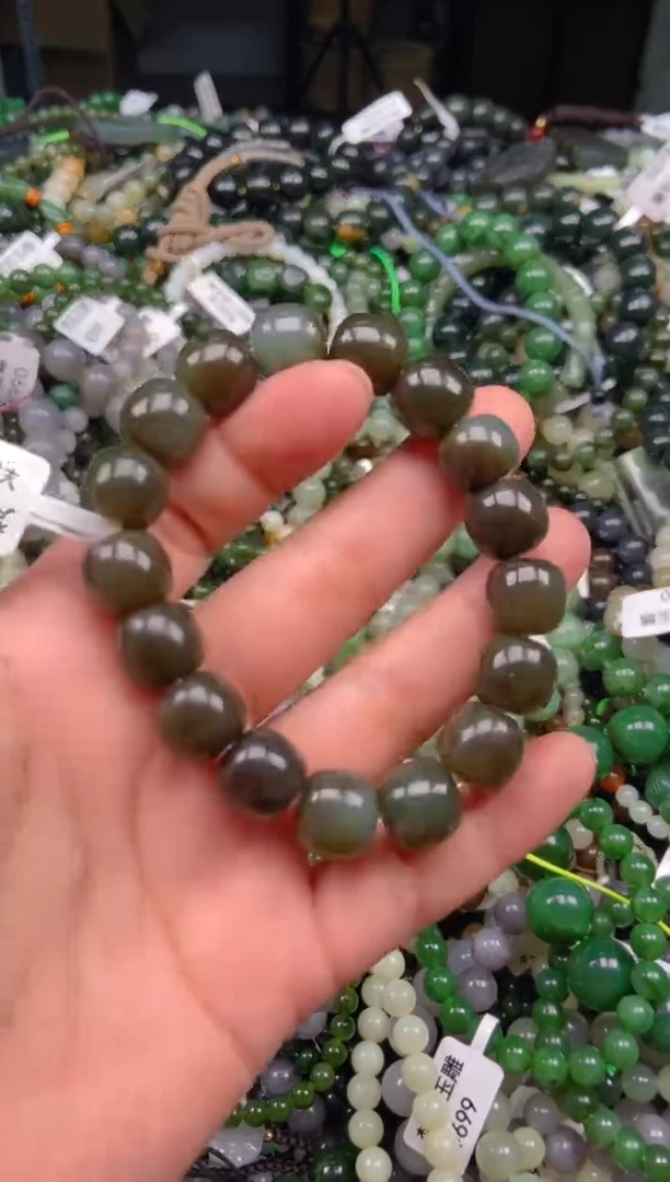 和田玉未镶嵌颈饰1