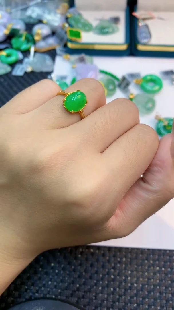 颈饰未镶嵌翡翠1