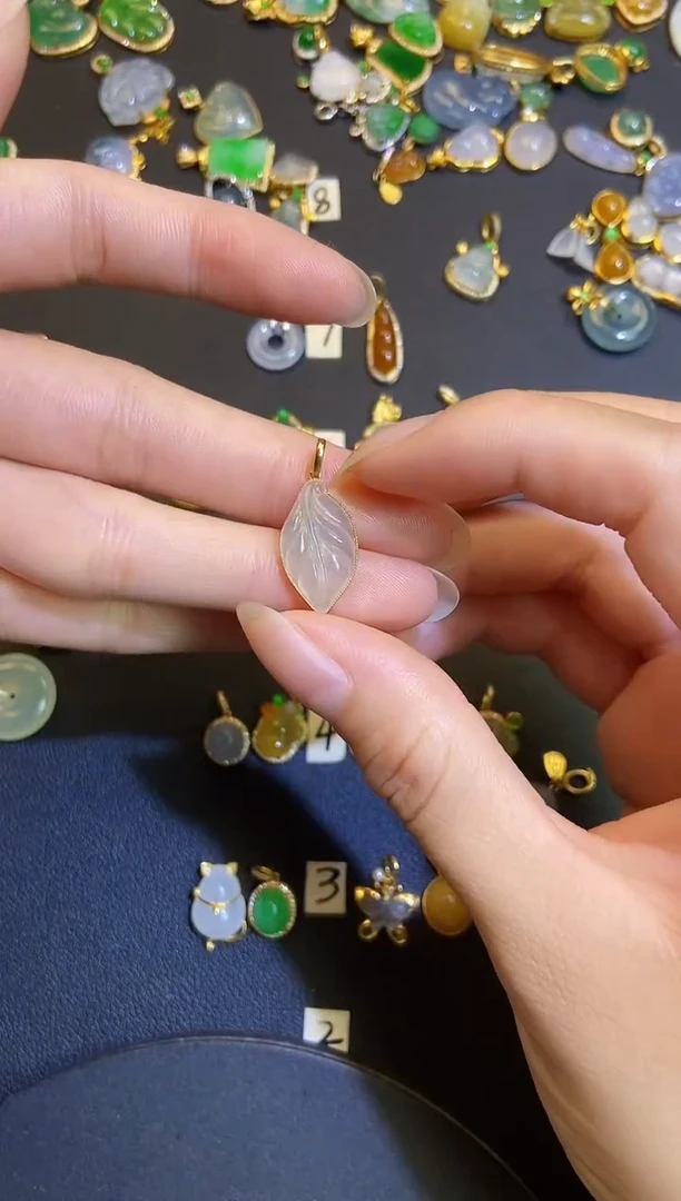 吊坠(不含链)18K金镶嵌翡翠1
