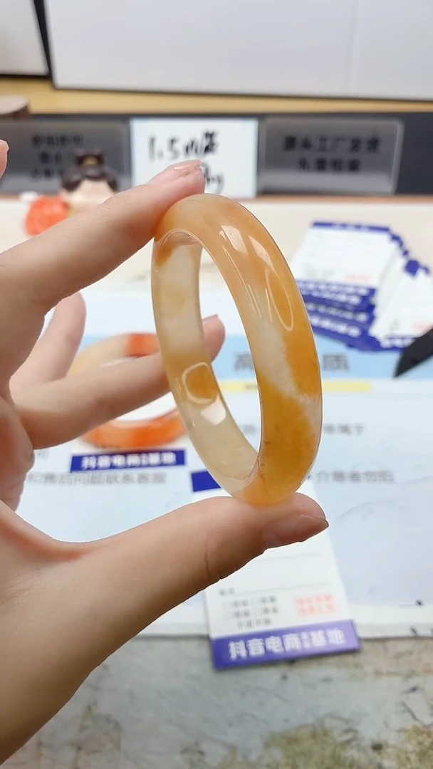 石英质玉手镯未镶嵌222/58.8HL