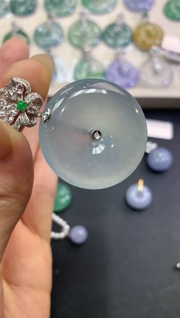 【闪购商品】翡翠吊坠(不含链)18K金镶嵌a70