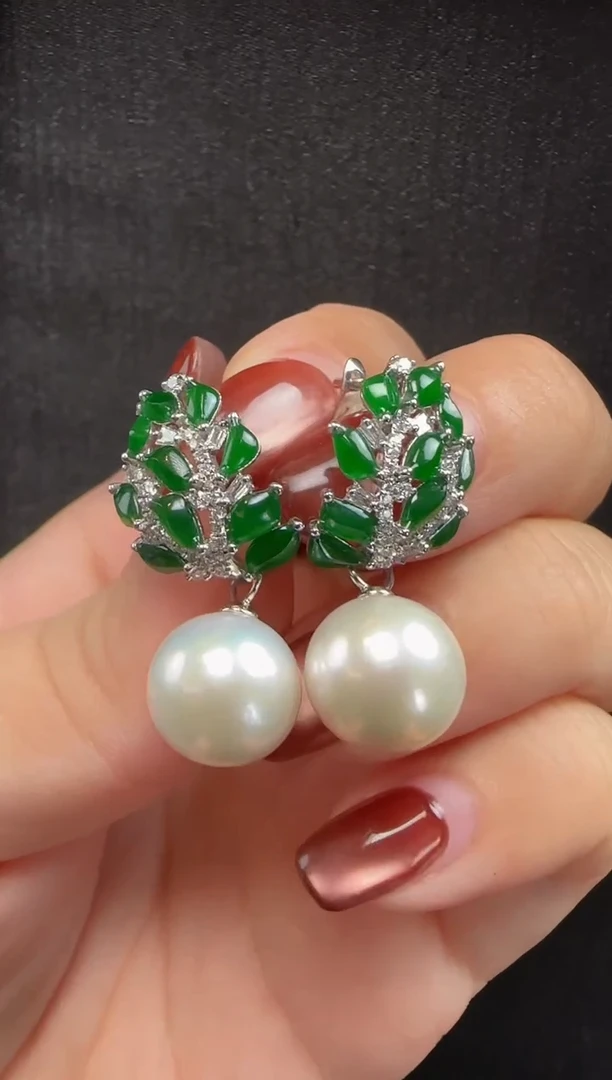 18K金镶嵌翡翠耳饰125随形一对