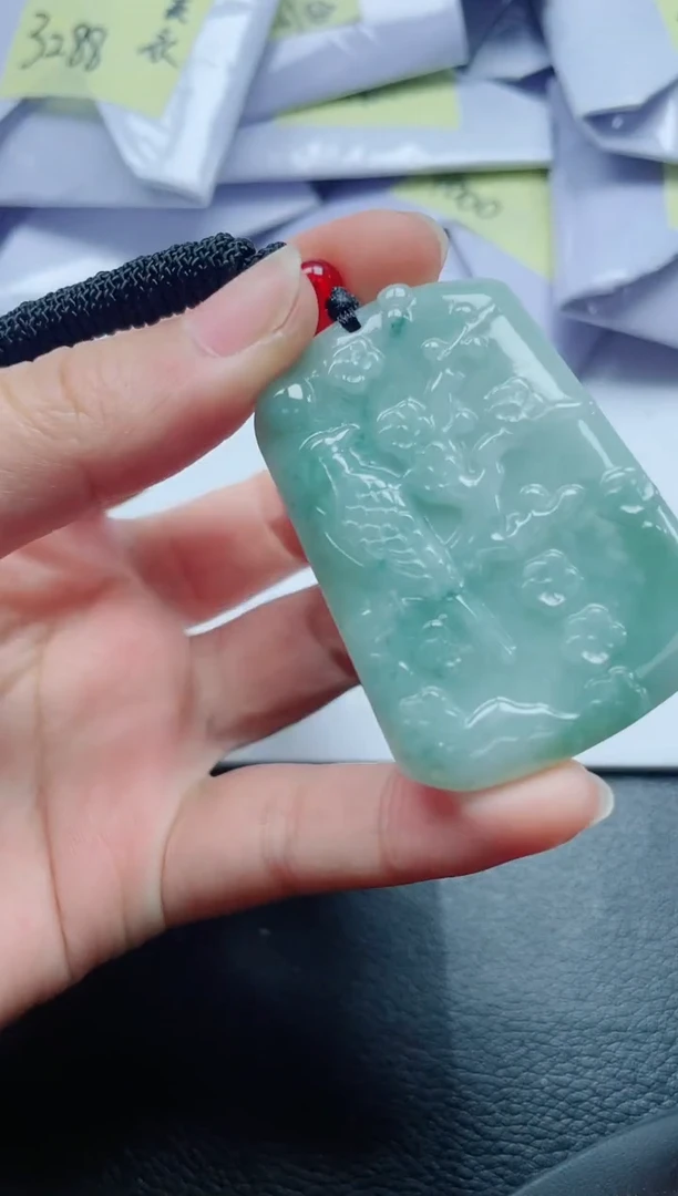 翡翠未镶嵌颈饰