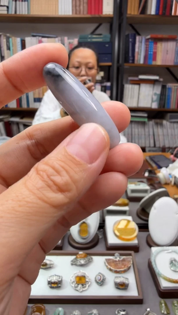 翡翠未镶嵌颈饰桶珠吊坠