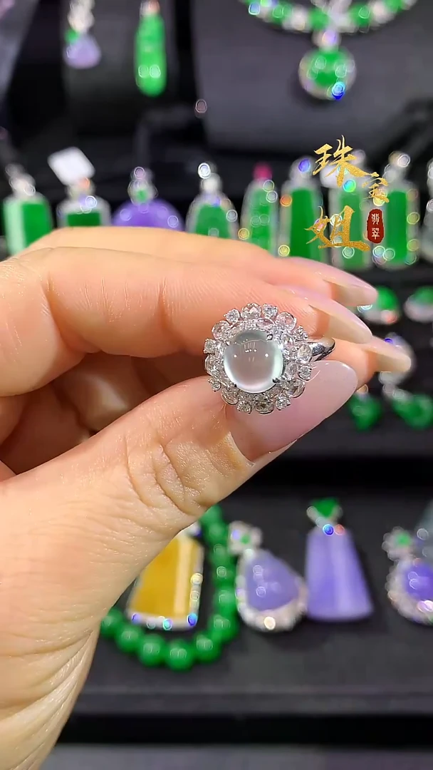 18K金镶嵌戒指翡翠戒指