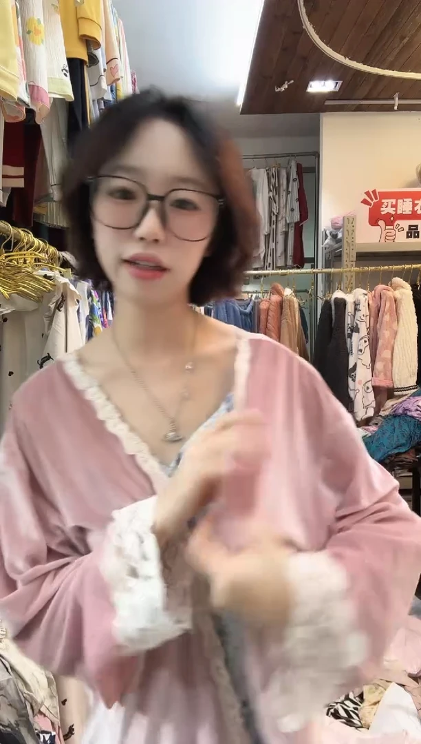 粉色绒毛睡袍（具体根据主播讲解为主）