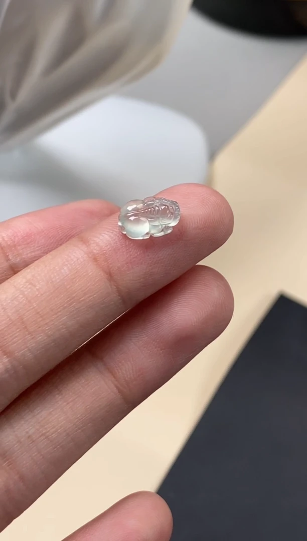 翡翠未镶嵌颈饰翡翠冰种裸石