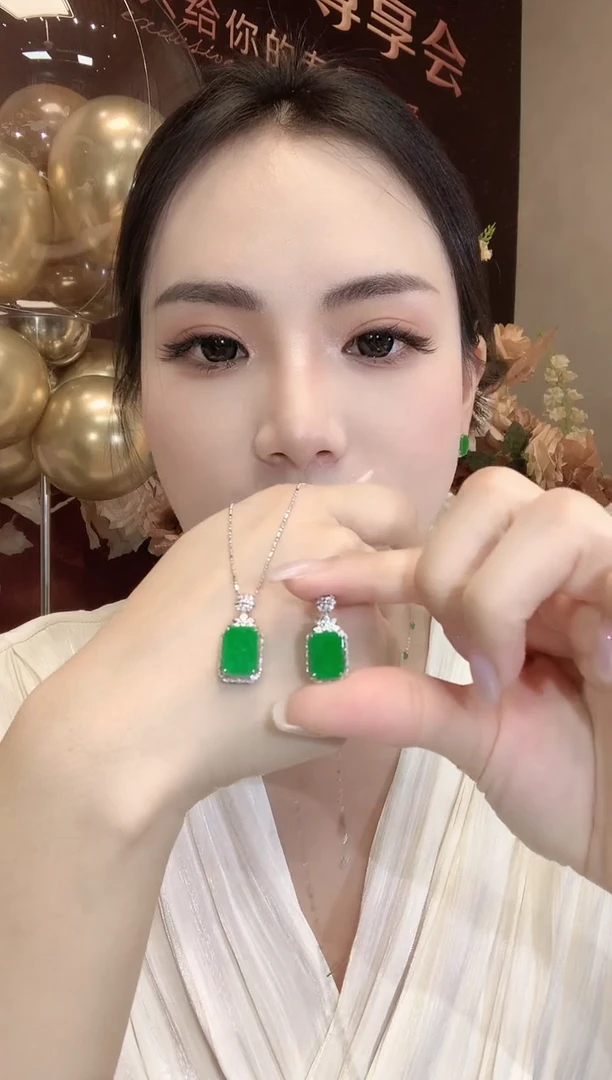 翡翠18K金镶嵌吊坠(不含链)A1 多样性发货一件