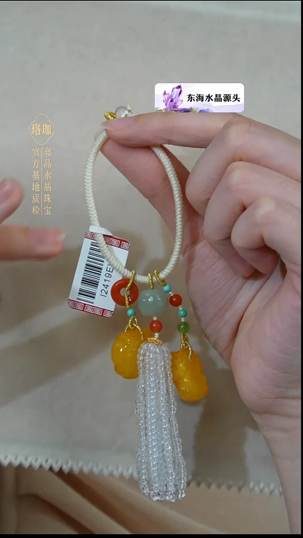 蜜蜡颈饰银S925镶嵌蜜蜡貔貅如意锁925银流苏挂饰