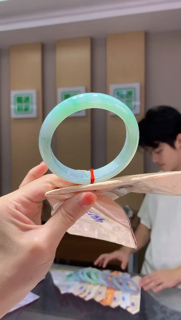 翡翠手镯未镶嵌- Q55圈口59.6