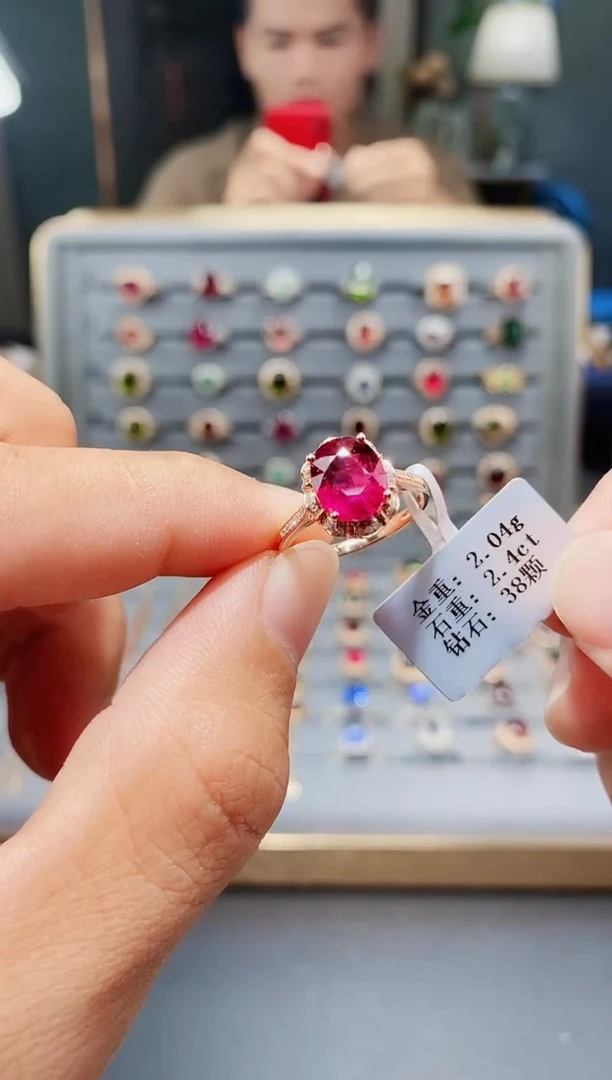 18K金镶嵌戒指碧玺2.4..