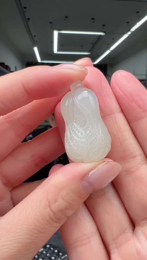 颈饰未镶嵌和田玉吊坠