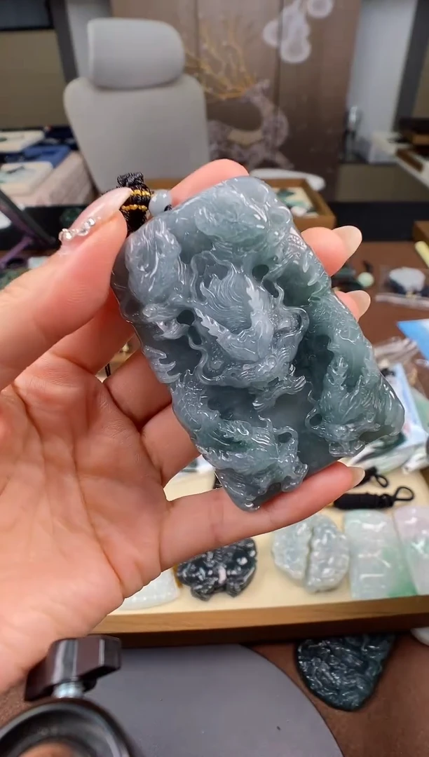 颈饰未镶嵌翡翠 多样性发其一