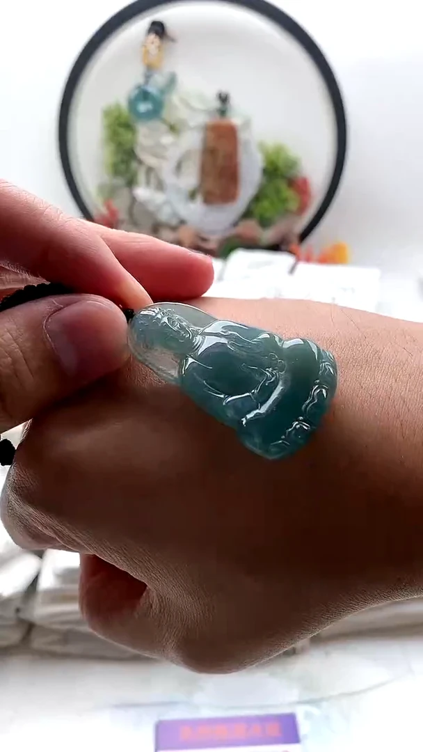 颈饰未镶嵌翡翠素衣观音