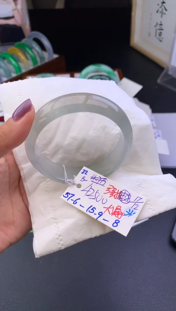 未镶嵌手镯翡翠B****?订金    假一赔三