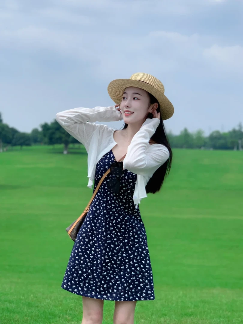 2025夏季新款韩系穿搭温柔风防晒开衫搭配碎花吊带裙显瘦两件套女