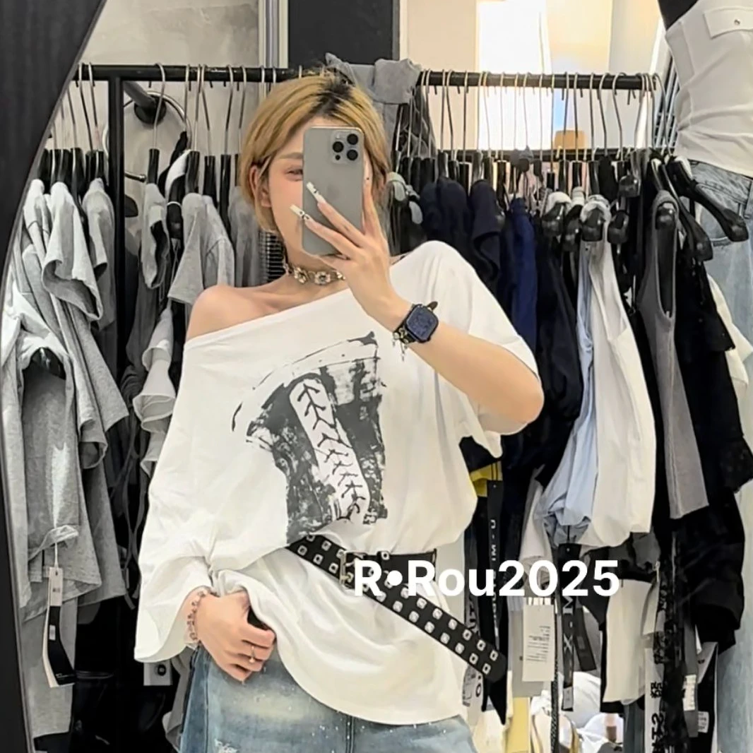 ROU-ROU)JIA辣妹小蛮腰斜肩大T恤 10R637