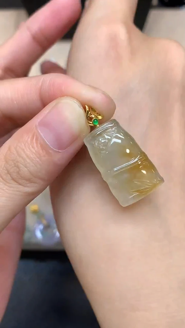 颈饰18K金镶嵌翡翠竹节【无服务费