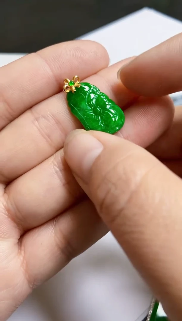 【闪购商品】翡翠颈饰18K金镶嵌荷叶