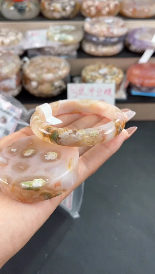 未镶嵌手镯石英质玉54