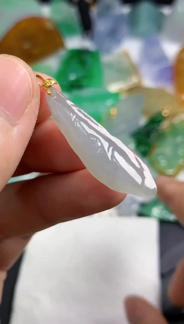 颈饰未镶嵌翡翠